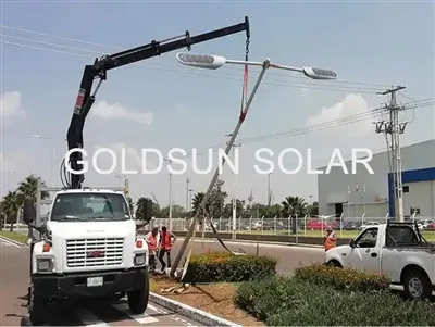 Các tính năng chính của đèn cỏ mặt trời là gì